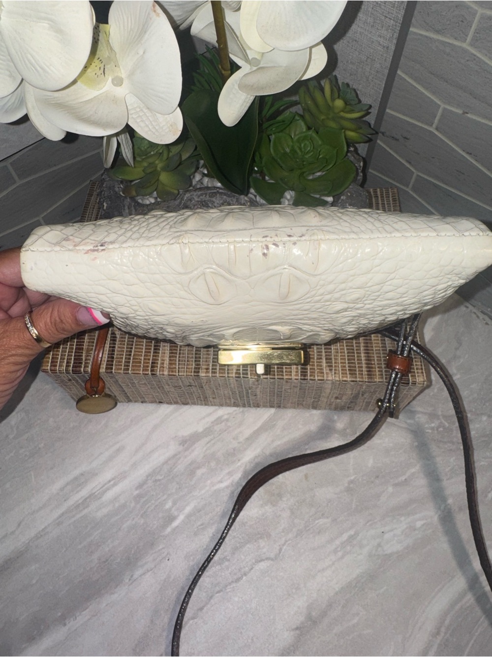 Brahmin Croc-Embossed Crossbody 3 Compartments Middle One w/ Magnetic Closure - Picture 12 of 15